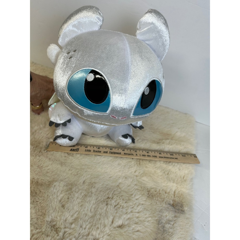 Universal Studios Isle of Berk Light Fury Plush White Iridescent Dragon 11 Inch